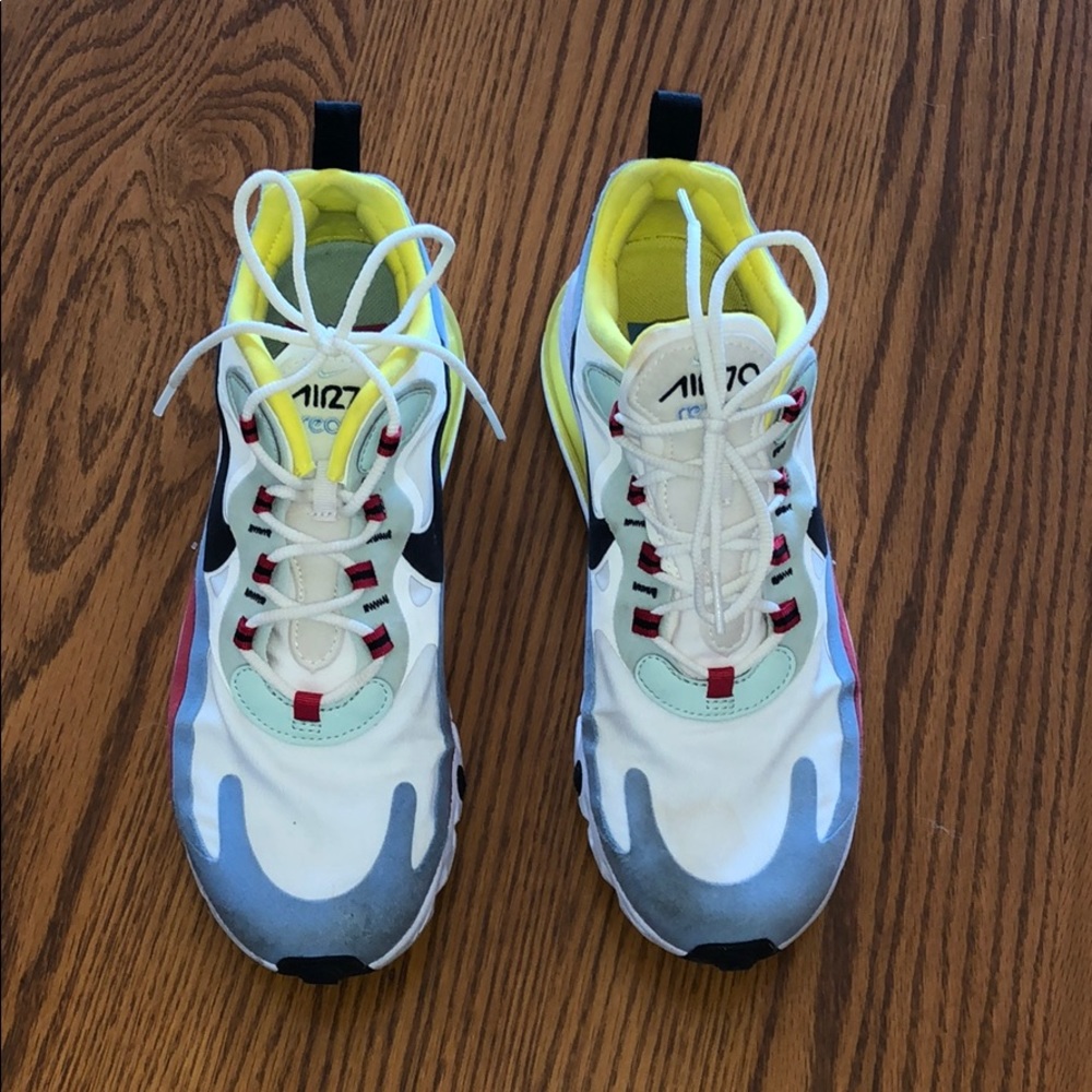 Nike Air Max 270 reacts